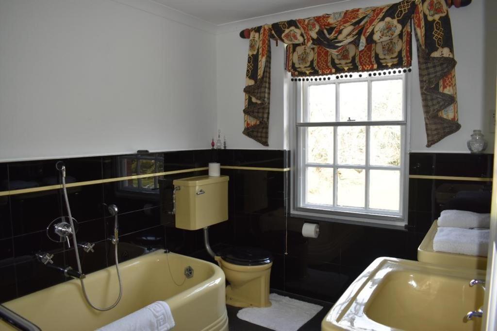 Holmbush House Hostal Hellingly Exterior foto